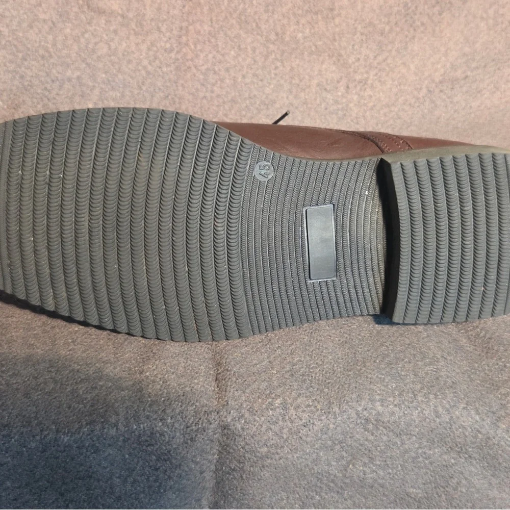 Caporicci Men’s size 11 Glove leather lining. Made in Italy. Cap Toe.